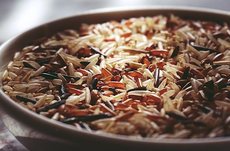 洗紫米連水都變色,是買到染色產品嗎?別擔心,其實是「花青素」溶出了